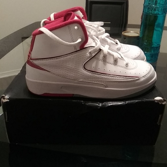 Jordan 2 Retro Youth size 1 - Picture 2 of 4